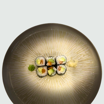38. MAKI - SALMON AVOCADO